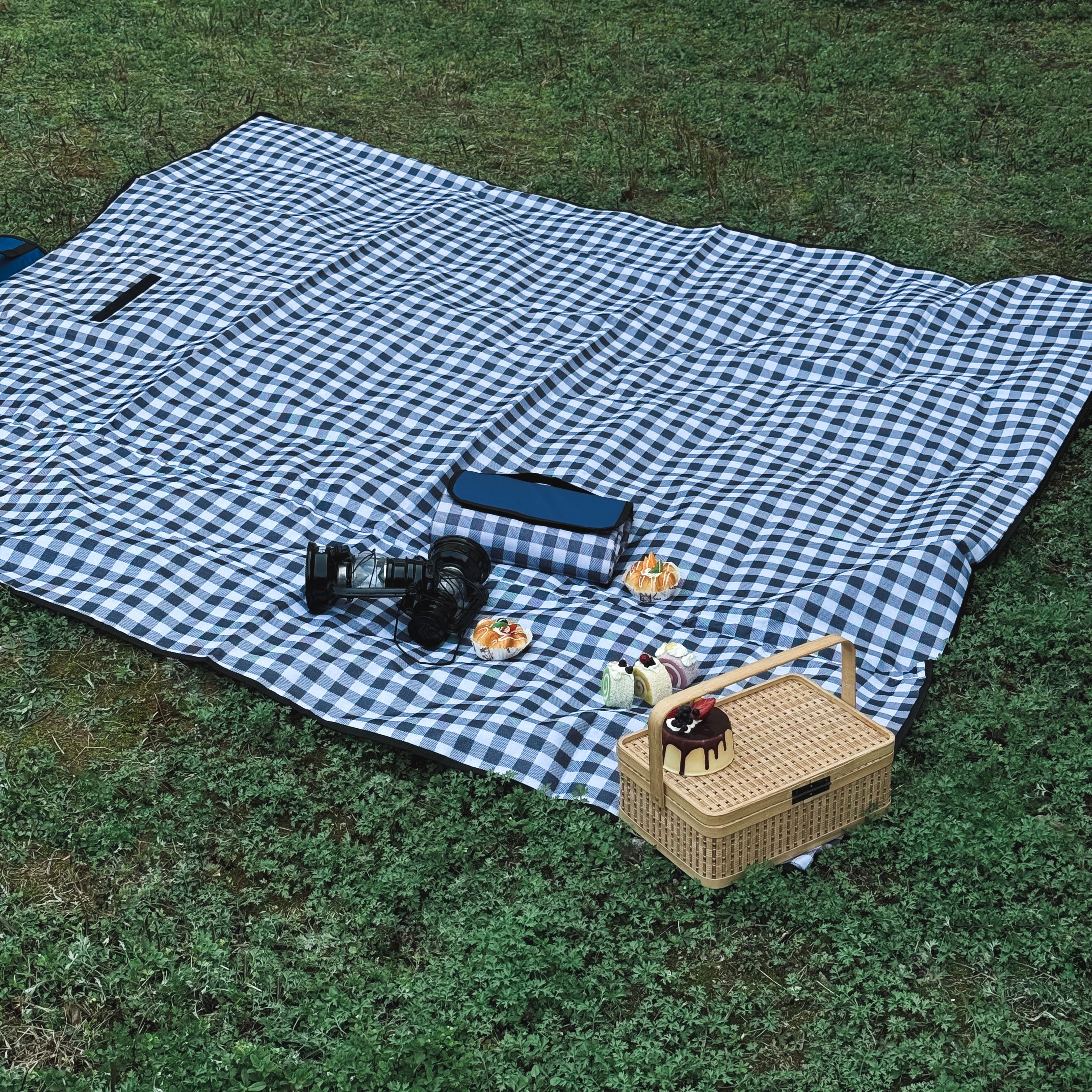 Outdoor Extra Large Foldable Pocket Portable Sand Free Proof Waterproof Camping Beach Blanket Picnic Mats Rug